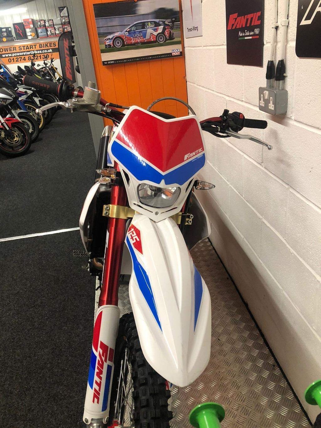 5ee3a7a59b6f4267af60f7200484183c