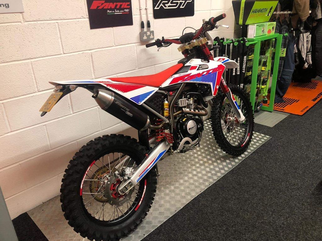 df95b9903e174683a017022aaa7383d6