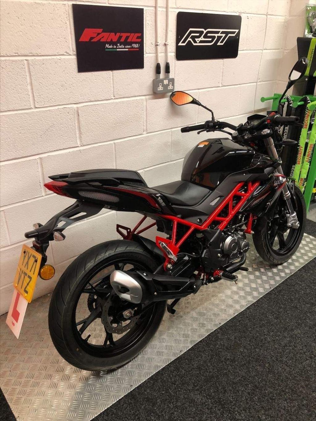 d71373f5a2594ea7aeb19f9f2e47d5b9