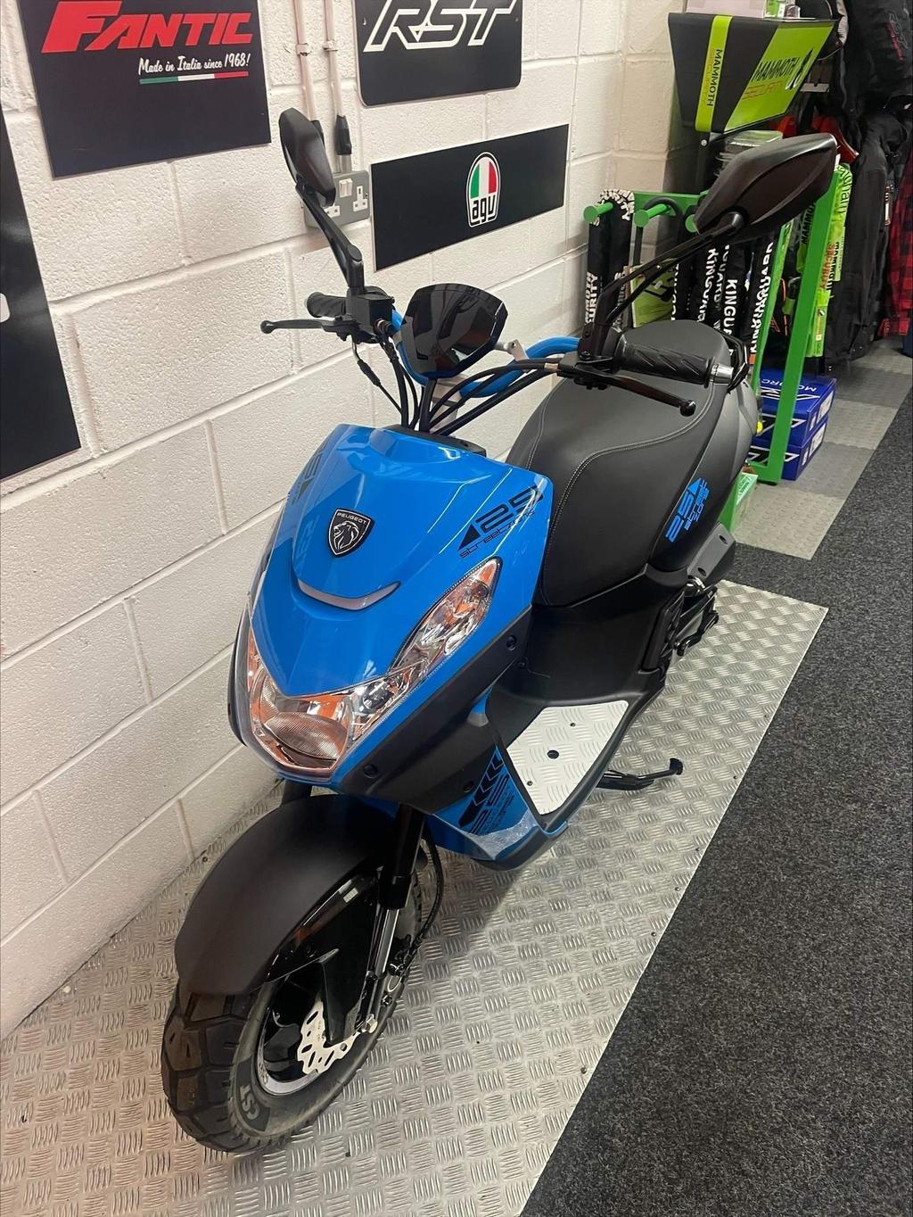 Peugeot Street Zone 50 Power Start Bikes